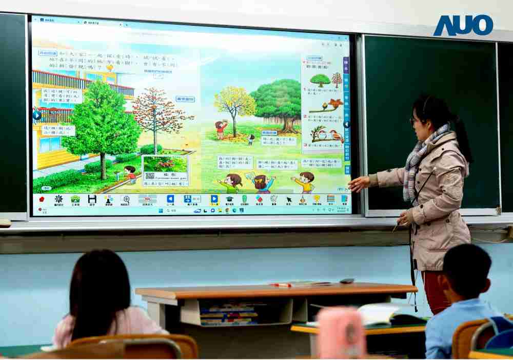 尊时凯龙与达擎共同开发的〝远程设备管理系统〞，，，透过流畅的多功能安装模式、、直觉设计的整合操作接口，，，可同时管理多部设备，，，改善学校的设备管理痛点