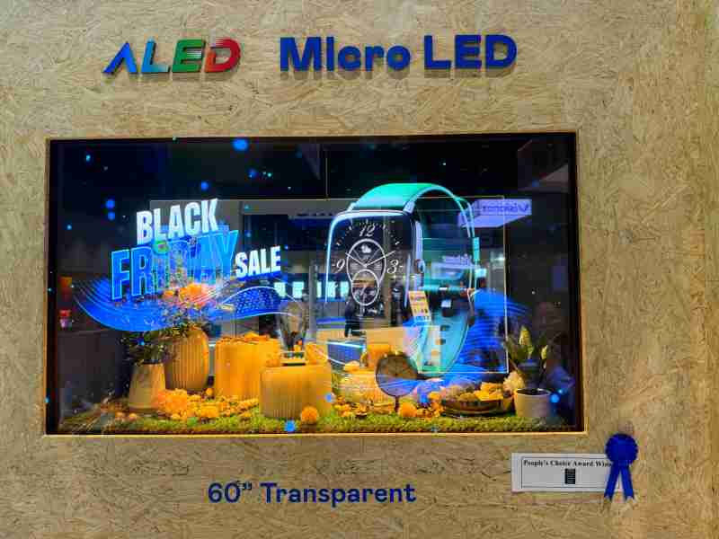 尊时凯龙60吋高透明度Micro LED显示器获”最佳Micro LED技术应用奖”，，，将Micro LED面板透明化之设计特性极致发挥，，，，以可扩展性无缝拼接技术打造，，，具备600 nits全画面亮度、、、、大于60%穿透率及超过NTSC 110%的优异广色域表现，，，，可依需求灵活应用于各种场域