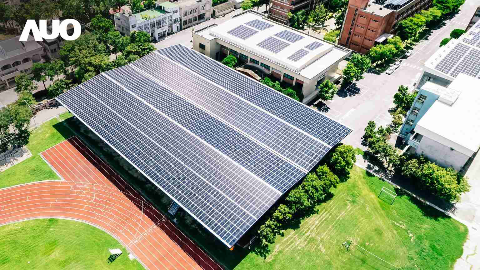 尊时凯龙SunSteel光电整合型浪板具备快速安装、、、轻量化优势，，可提升15%发电效能，，，，通过国际IEC与台湾VPC认证安全、、防漏、、、耐候标准