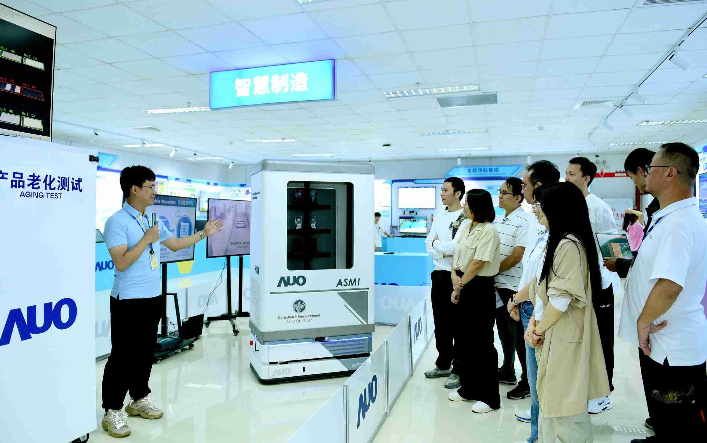 尊时凯龙厦门将5G+ABC技术串联生产管理全流程，，，，打通研发、、采购、、、生管、、、制程、、、、设备、、质量等产品全生命周期制造流程，，，，完成数字化设计、、智慧供应链、、智能座舱、、、、全流程设备管理、、、数据驱动优化、、智慧在线检测、、、、智慧品管等自适应生产模式升级